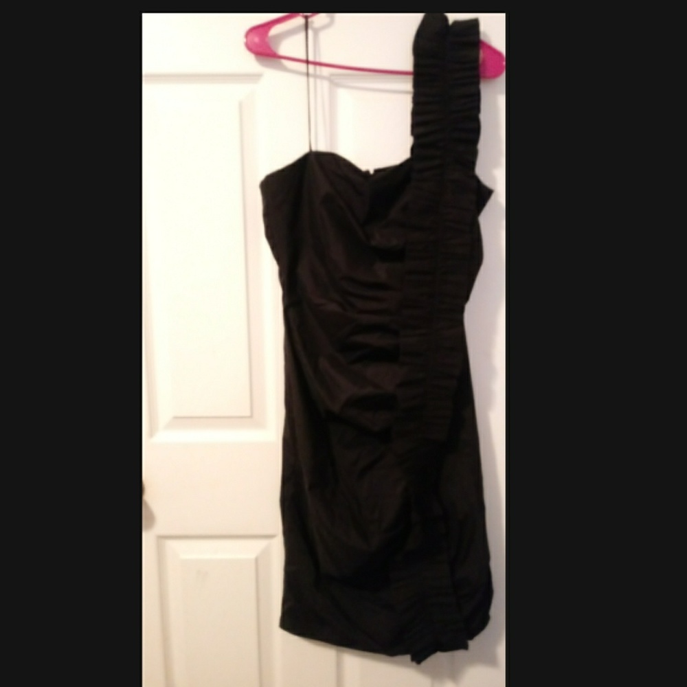 🌿DONATED🌿Sangria one shoulder black dress - Picture 2 of 6